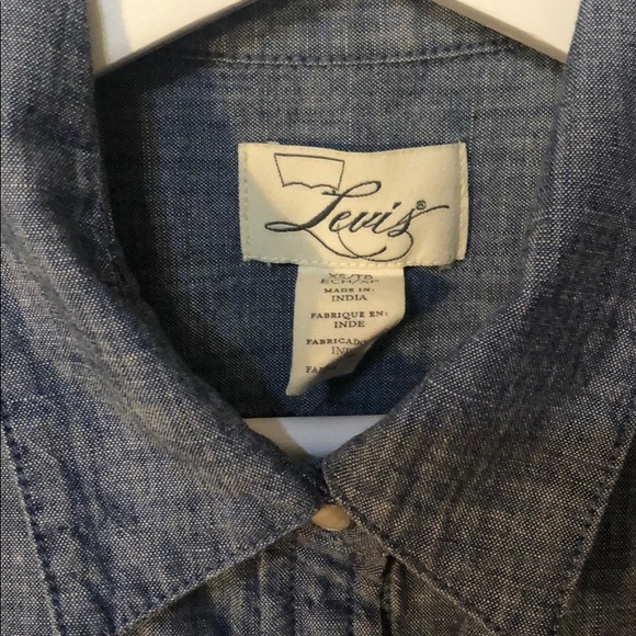 Levi’s Button Up Shirt - Picture 2 of 5